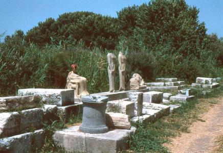 des statues qui bordaient peut-tre la voie sacre 